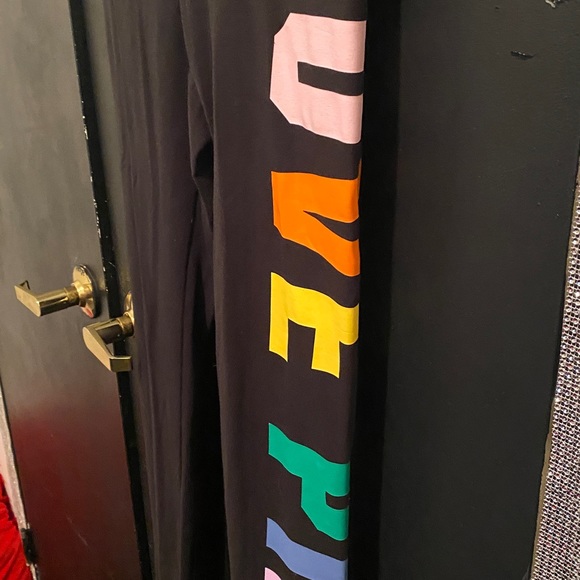 Love pink leggings - Picture 2 of 4